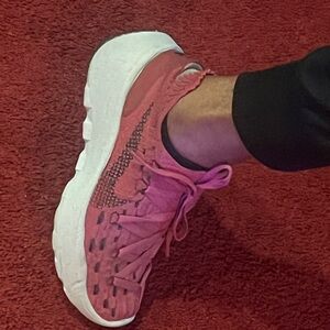 Nike Women Hippie 04 size 9